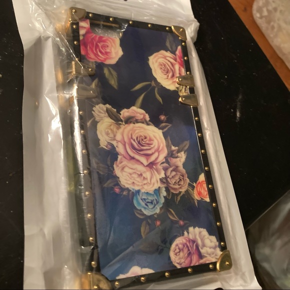 NWT IPHONE 6, 7, 8, and SE CASE WITH FLORAL PRINT - Picture 5 of 9